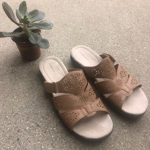 Croft & Barrow Tan Sandals Size 11 ✅